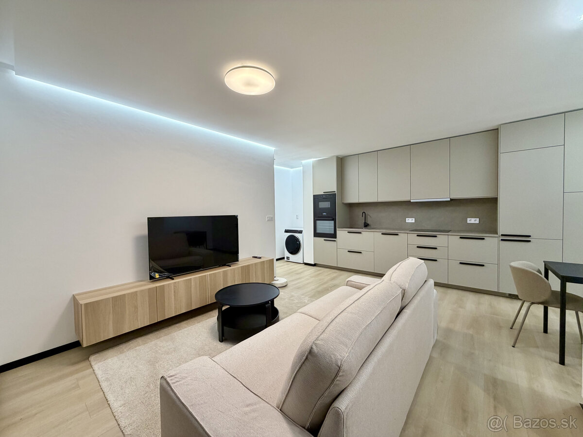 2 - izbový byt v úplnom centre - 2