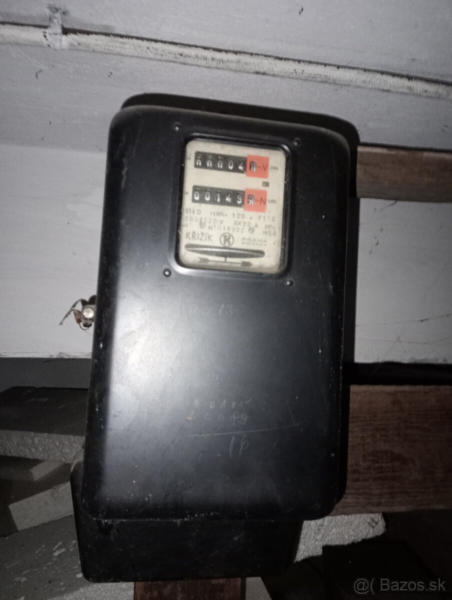 Predám OLD-monitor, elektromer Křižík, klavesnicu KWD-820 - 2