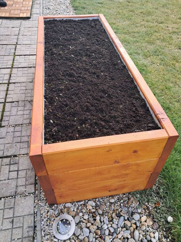 Vyvýšený záhon z masívu - 2