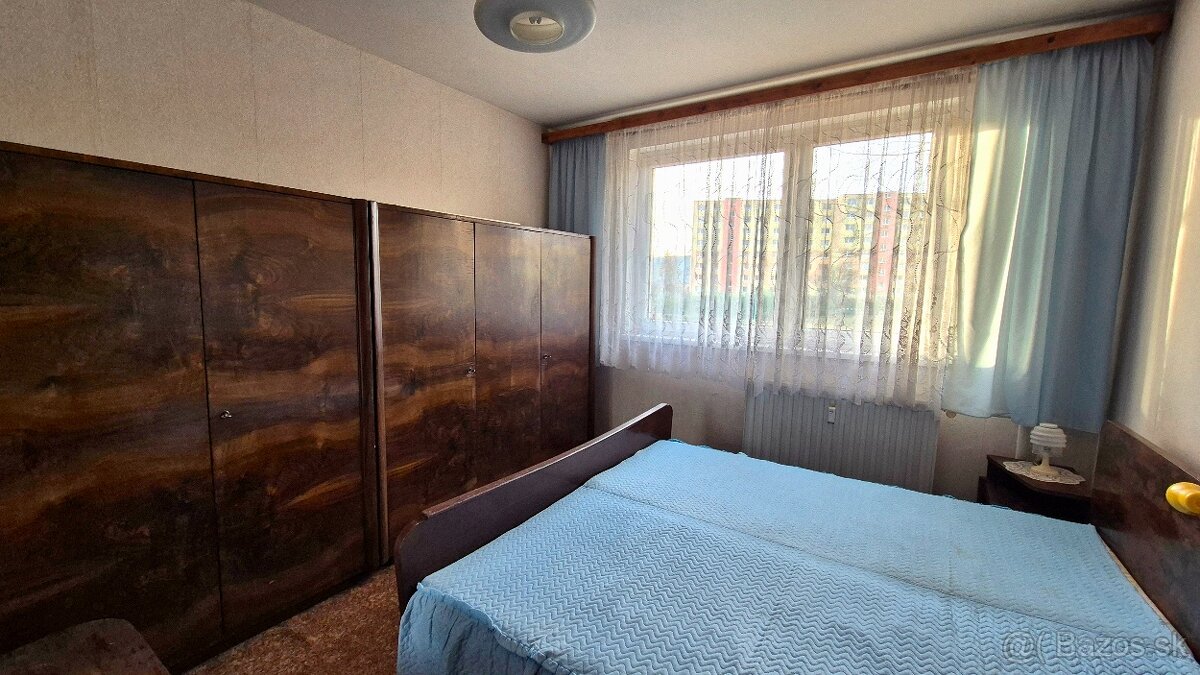 Posteľ so skriňami - 2