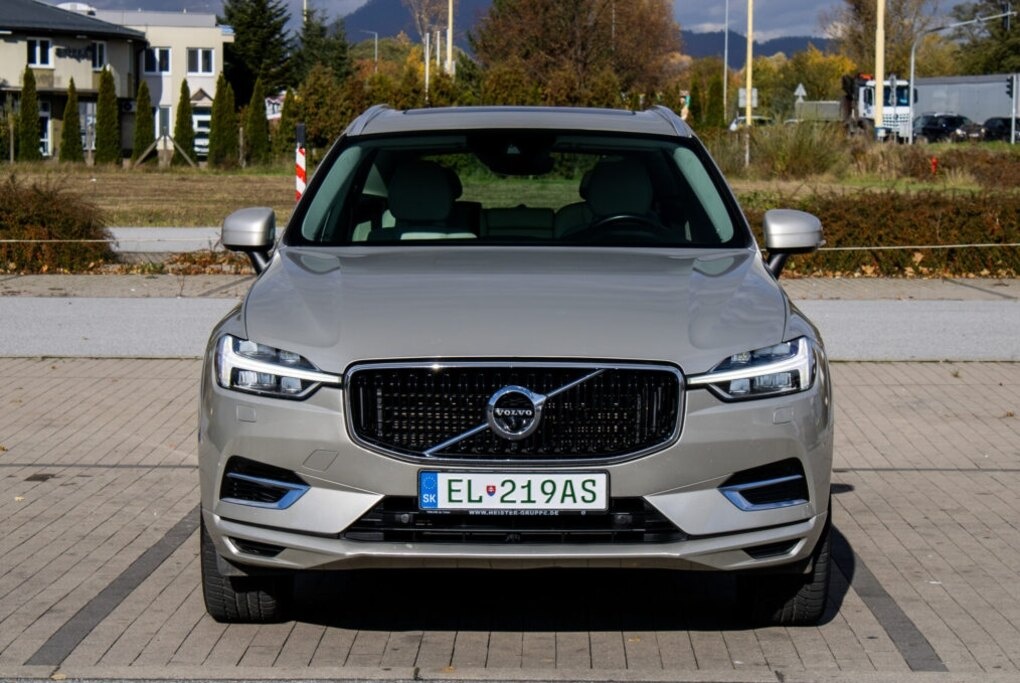 Volvo XC60 2.0 T8 Momentum AWD - 2