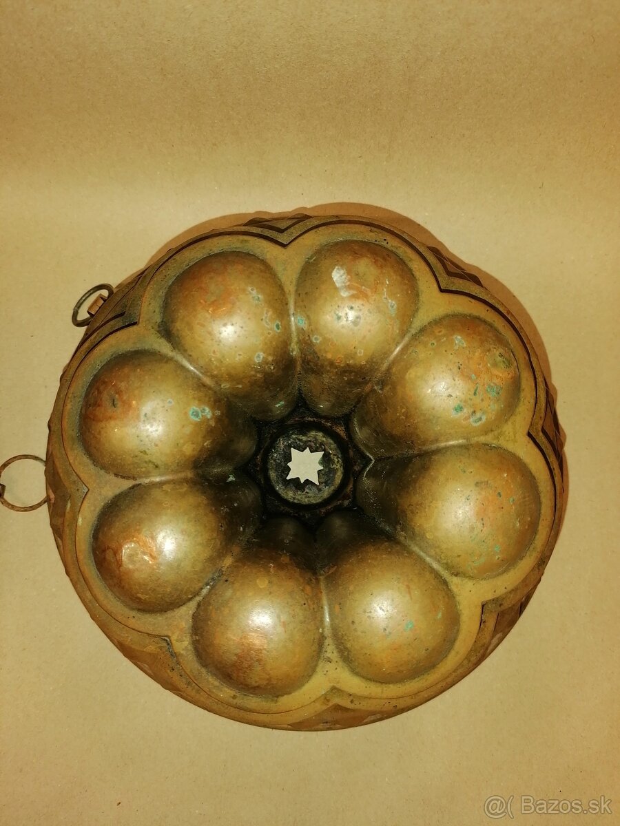 Staré bábovkové formy. - 2