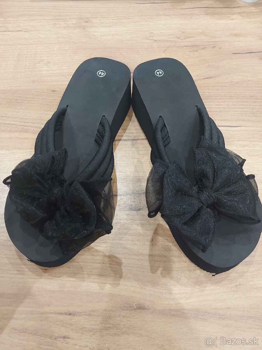 Nové čierne šľapky s mašľou - 2