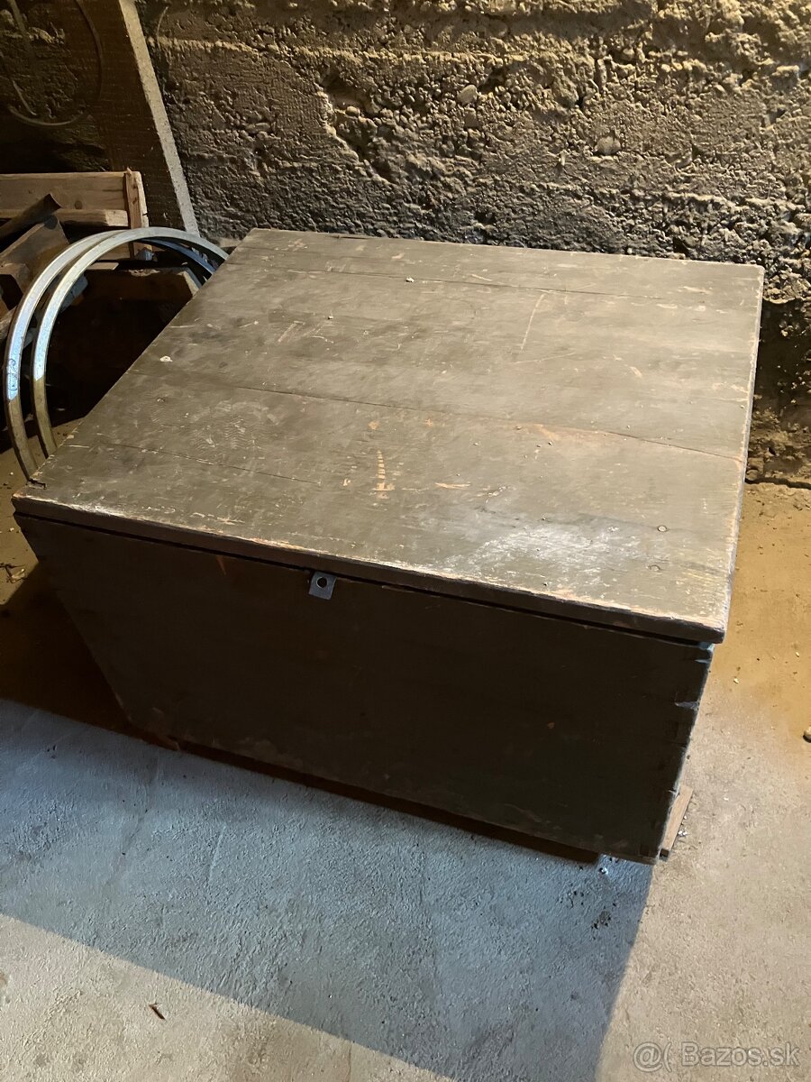 Dreveny kufor/ bedna do 5.10.2025 sťahovanie - 2