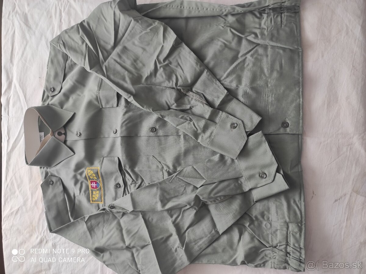 Staršia verzia vojenských bundokošieľ ASR. - 2