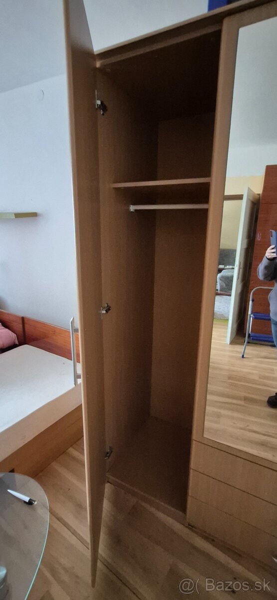 Veľká skriňa so zrkadlom - 2