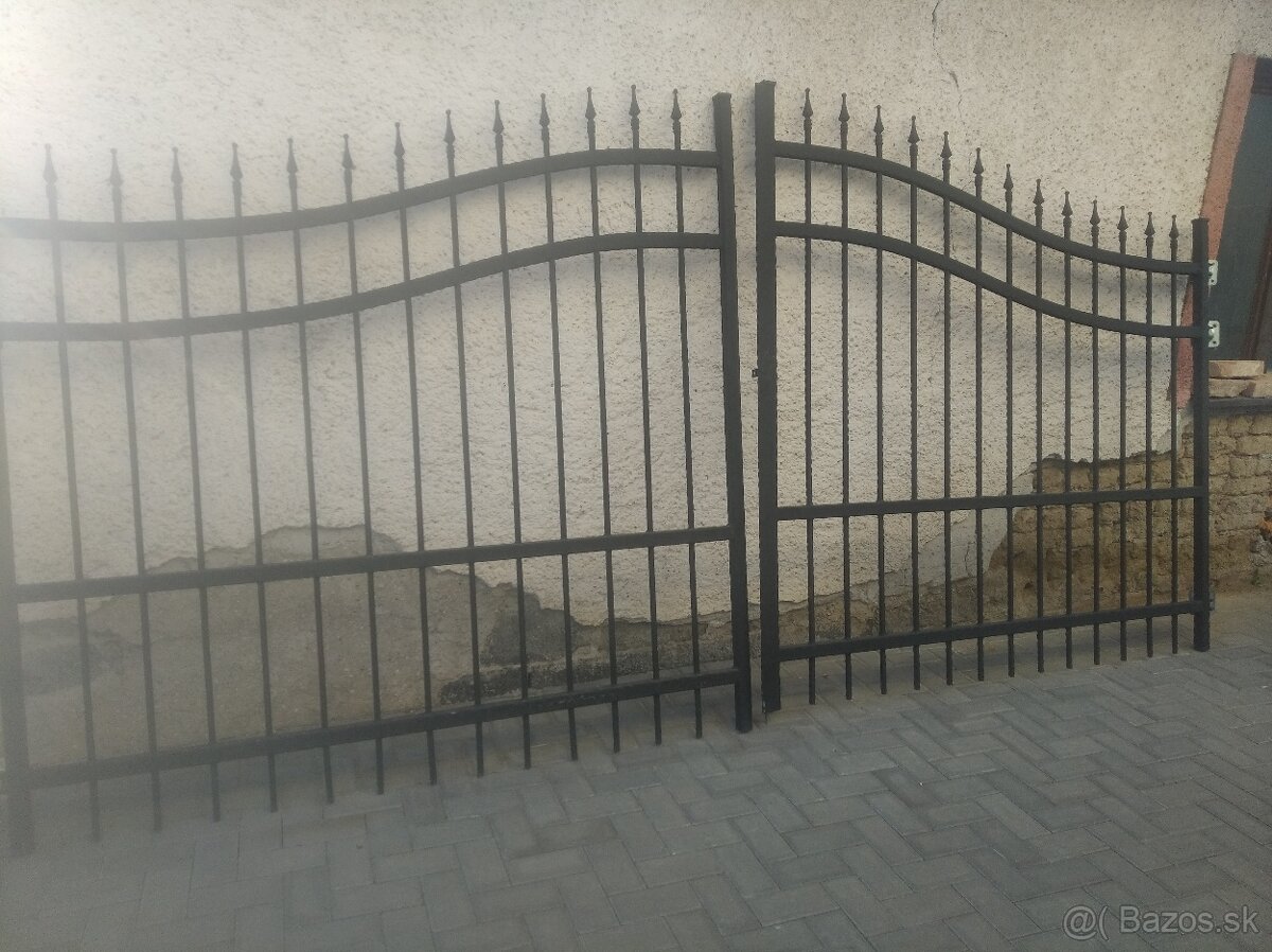 Kovaná brána pozink + farba - 2