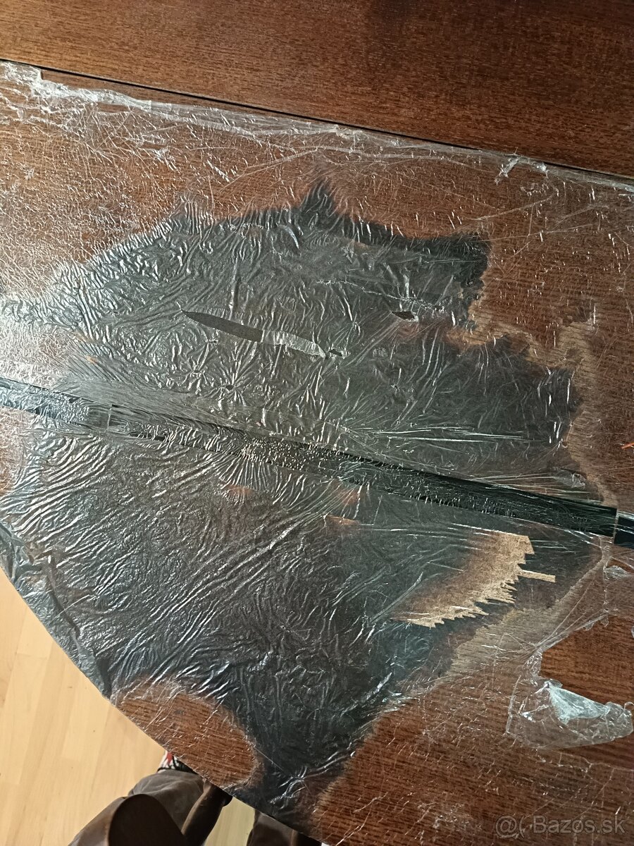 Stôl a stoličky - 2