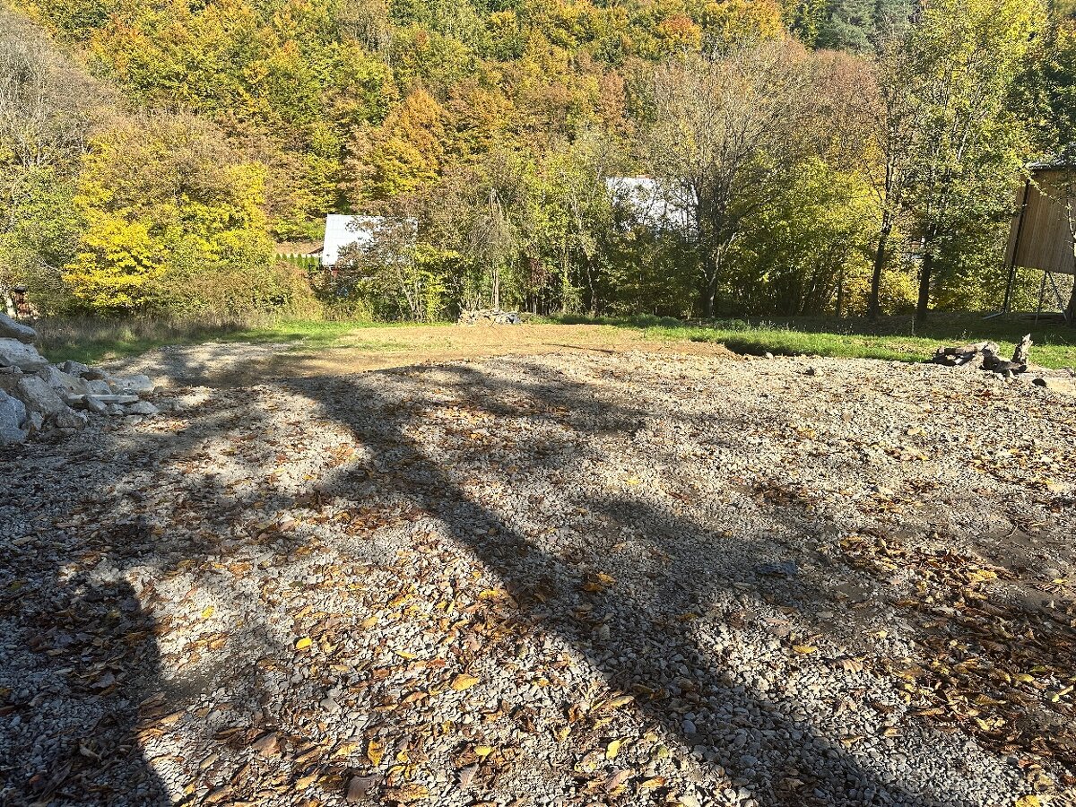 REZERVOVANÉ REKREAČNÝ STAVEBNÝ POZEMOK - 2