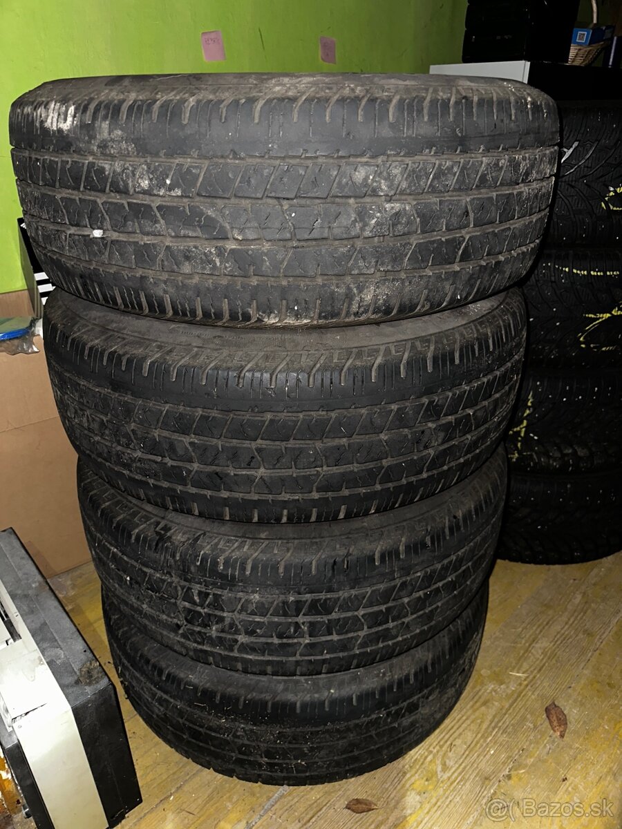 Predam celorocne pneu 265/60 R18 - 2
