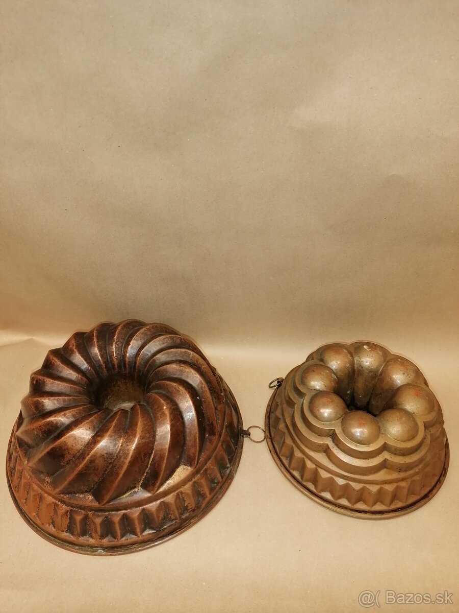 Staré bábovkové formy. - 2