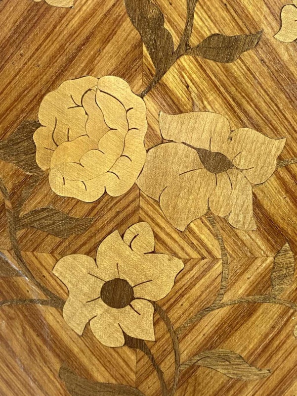 úzka intarzovaná komoda so šuplíkni Francúzkeho typu - 2