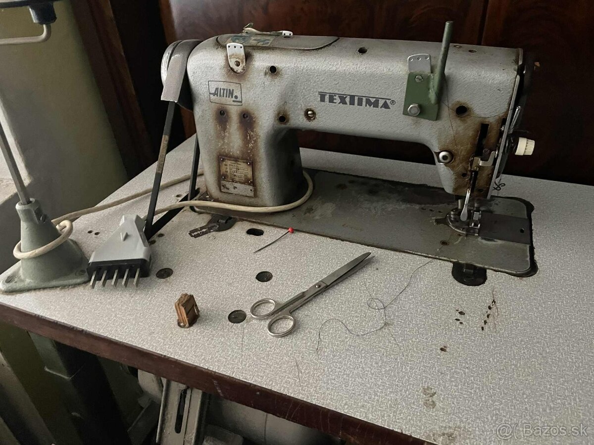 Sijaci stroj a overlock - 2