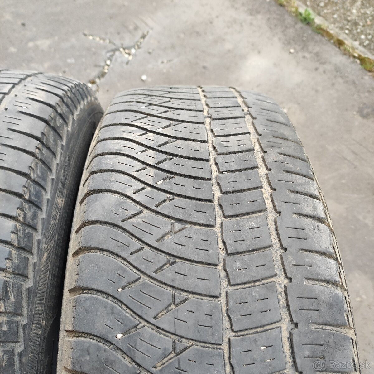 Pneu 215/65r16 - 2