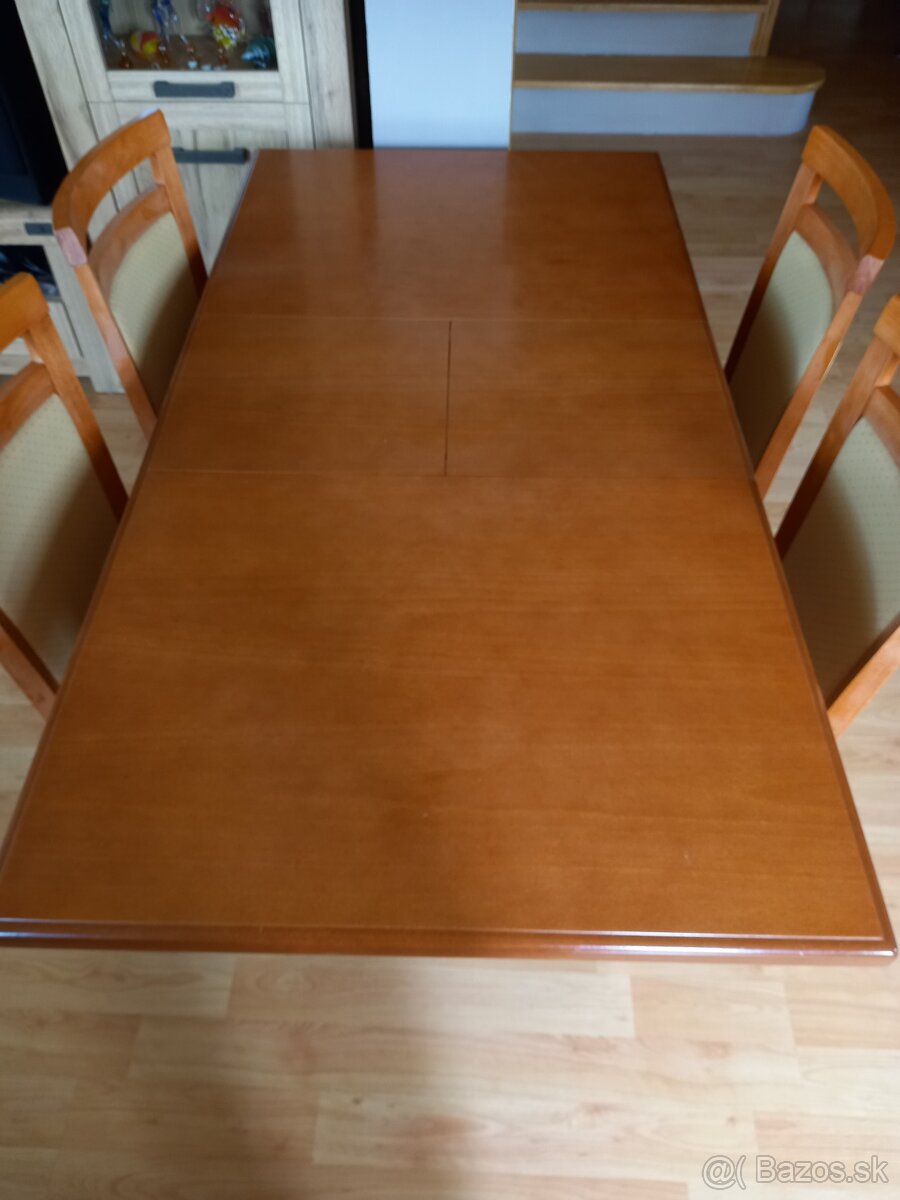 Rozkladací stôl a stoličky. - 2