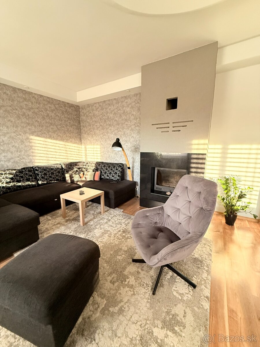 Rodinný dom s dvojgarážou, altánkom, bazénom - 2