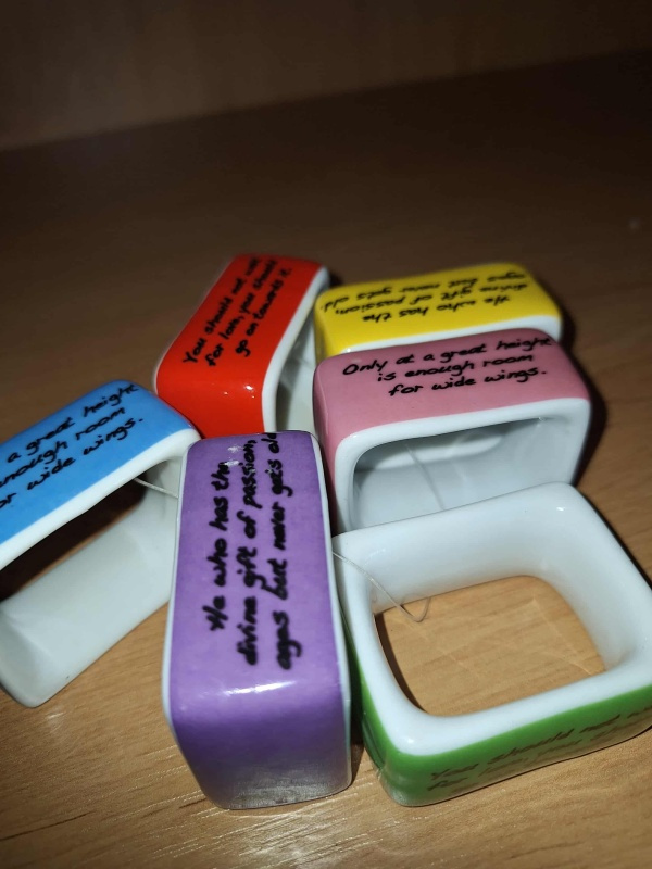 DRŽIAKY NA PRÍBOR - 2