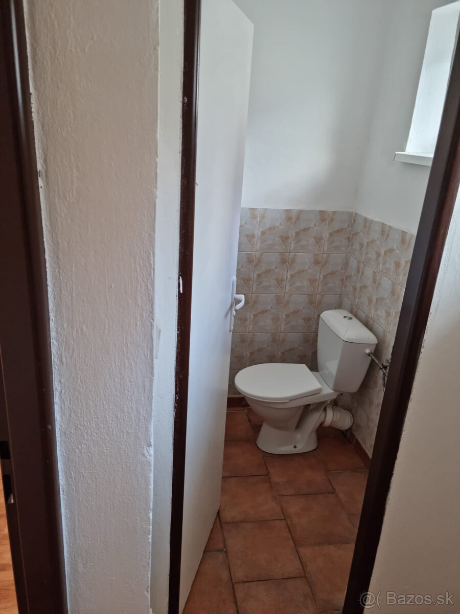 Priestor pre Vaše podnikanie v centre Senca - 2