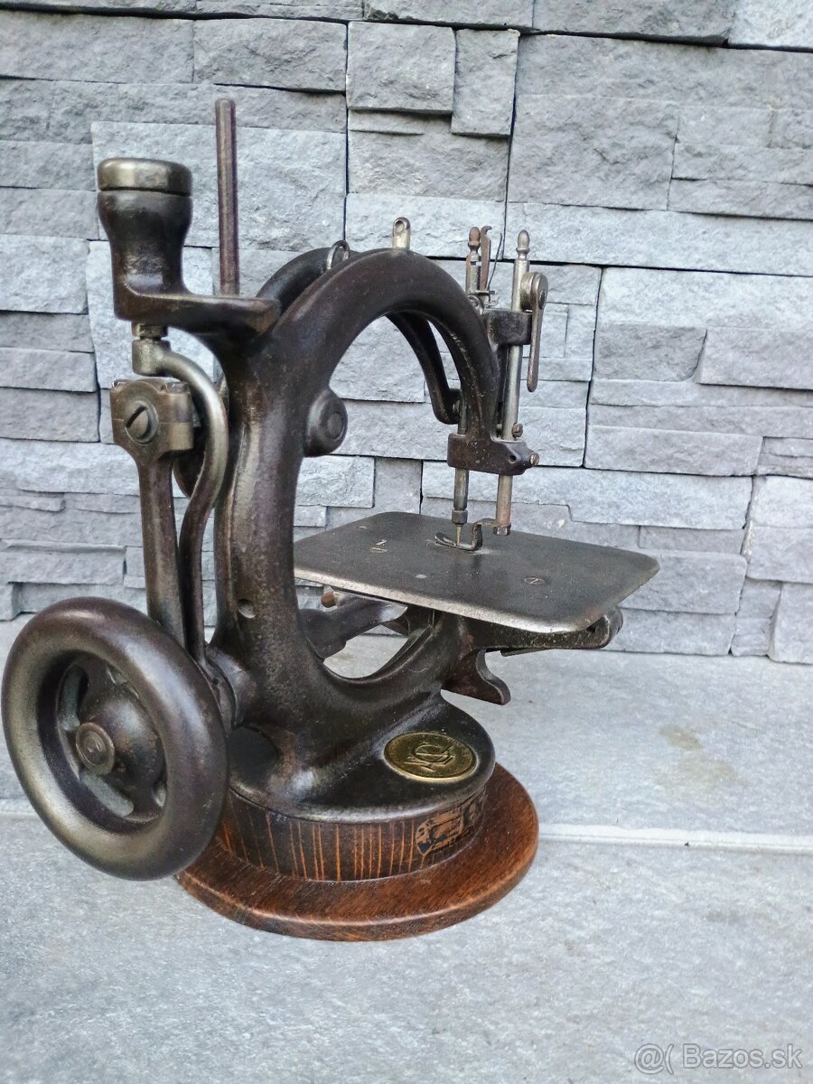 Starožitny šijaci stroj Willcox a Gibs - 2