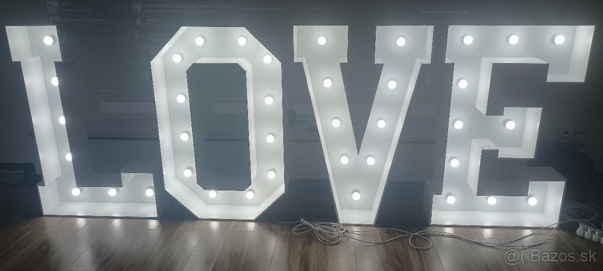 Svetelný nápis LOVE - 2