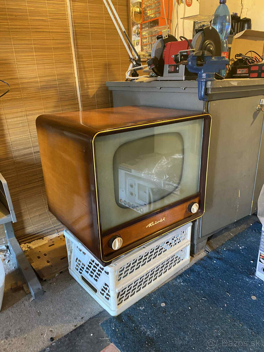 Televízor TESLA KRIVÁŇ - 2