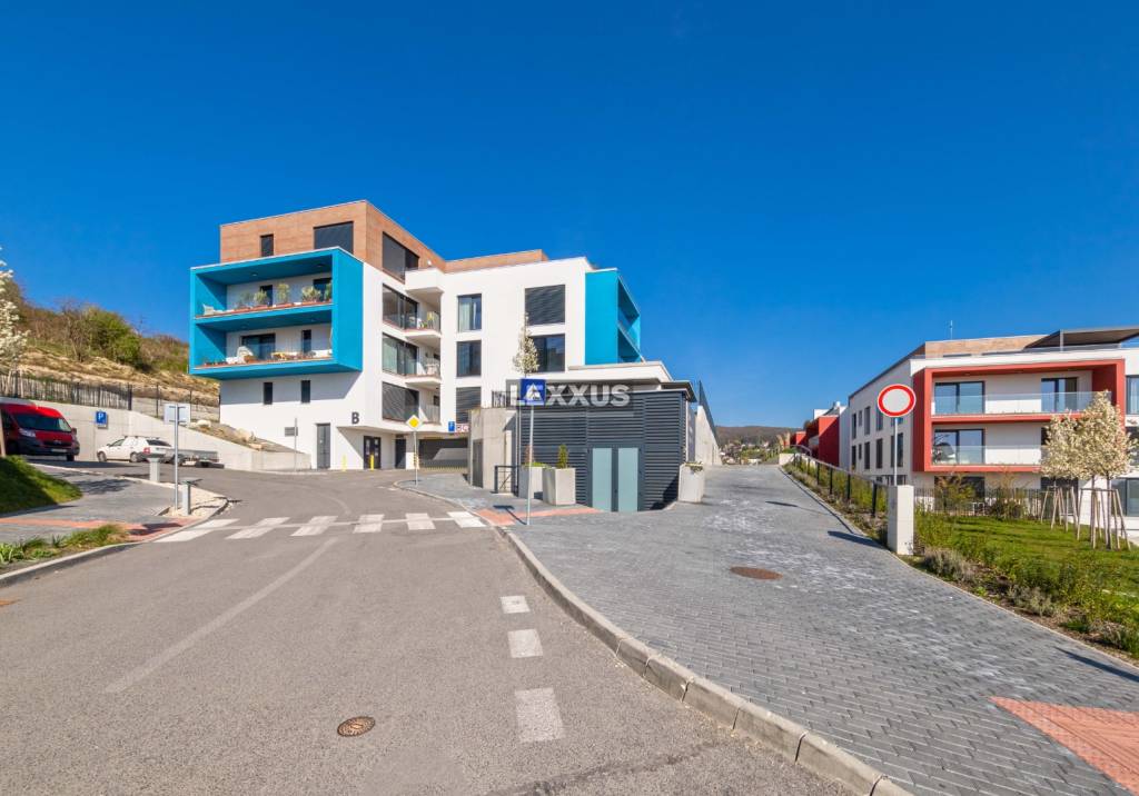 -NÁJOM, praktické garážové státie v unikátnej - Grand Koliba - 2