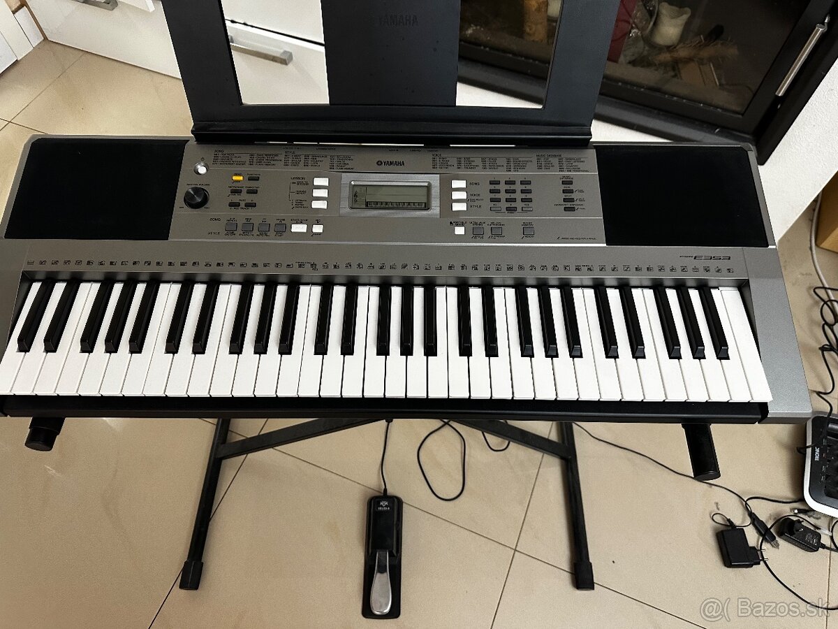 Predám keyboard Yamaha PSR E353 +stojan+pedál - 2