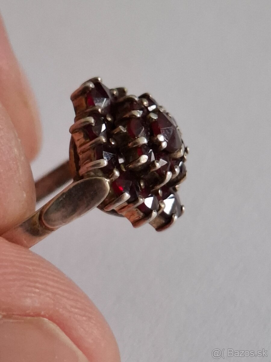 Strieborný prsteň s českými granátikmi 1 - 2