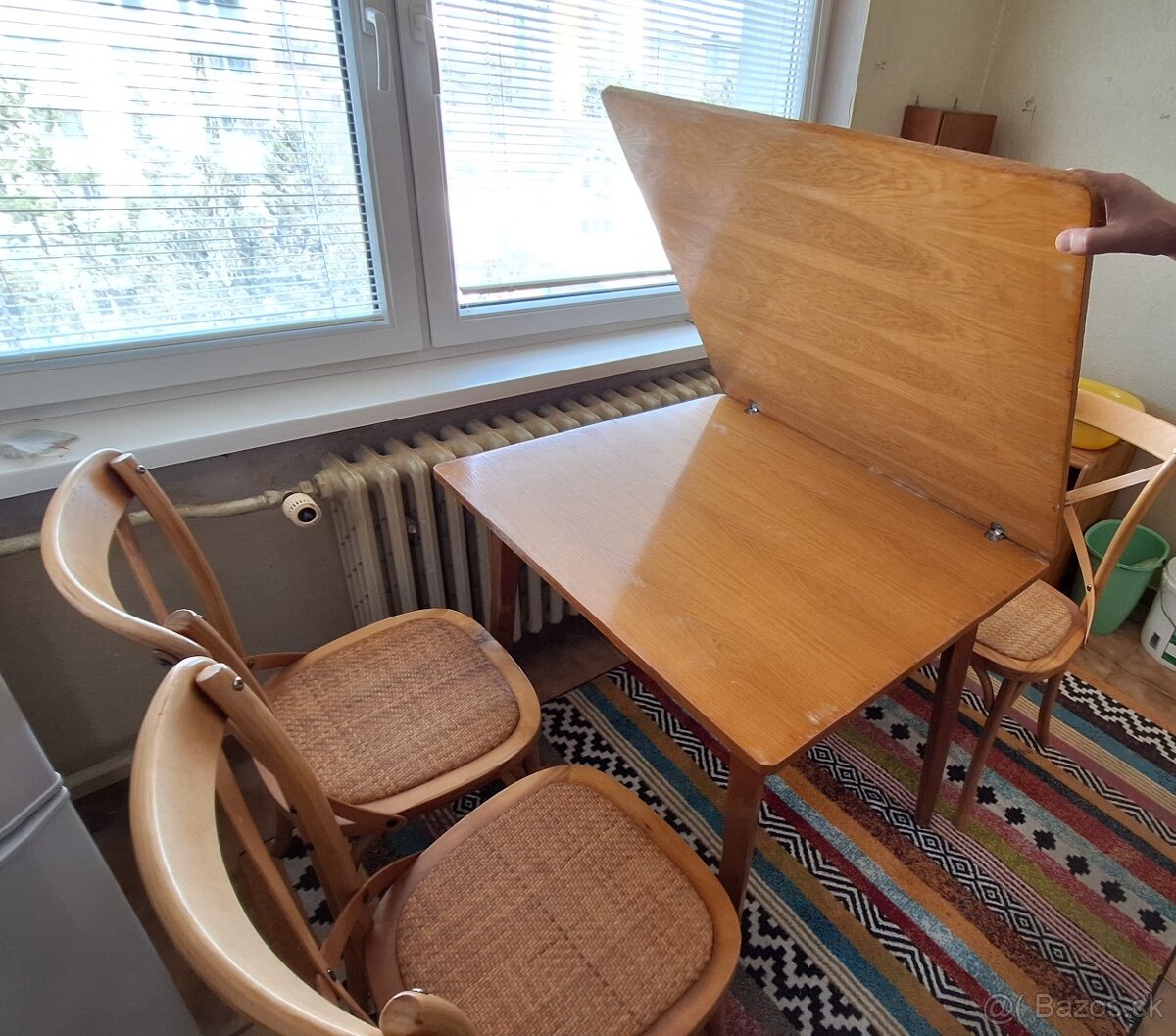 Stôl a 4 stoličky - 2