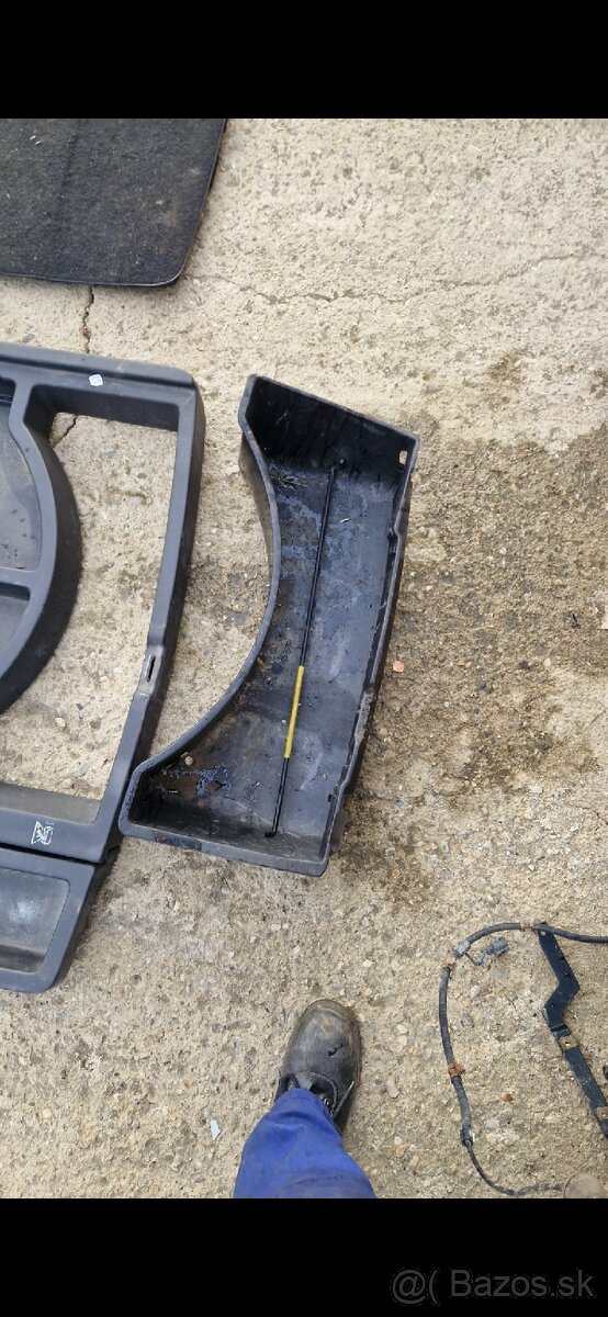 Predám dvojité dno do kufra golf 4 combi - 2