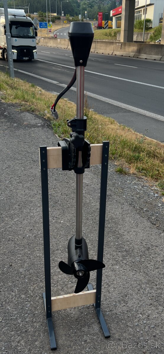 Stojan na lodný motor - 2