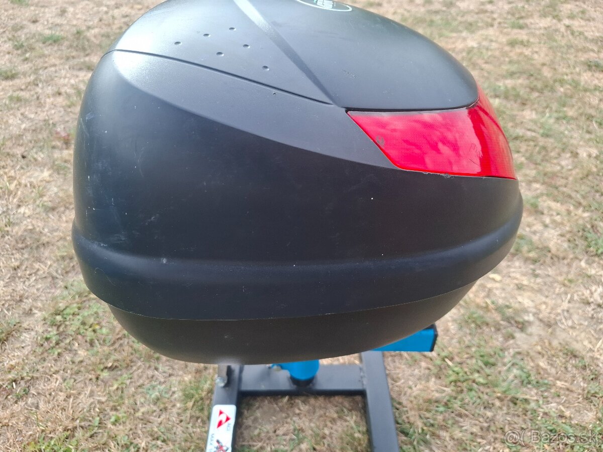 Givi kufor - 2