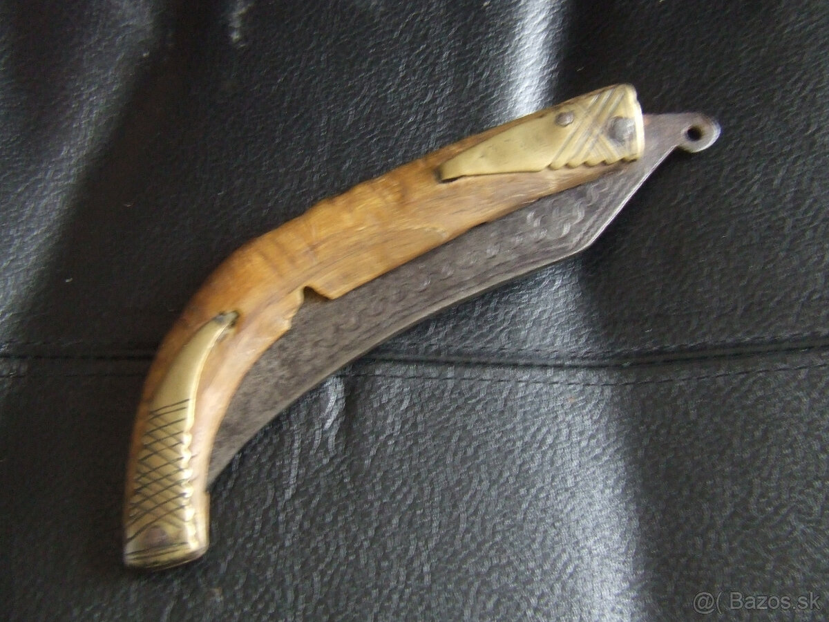 Balkánsky starý zatvárací nôž. 18 storočie - 2