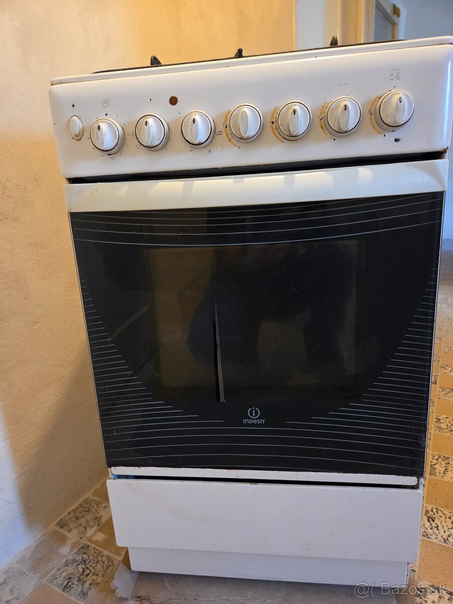 Plynovy sporak idesit - 2