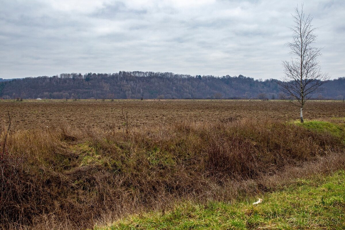 STAVEBNÝ POZEMOK 1.044 m2 - ĽUBIŠA - 2