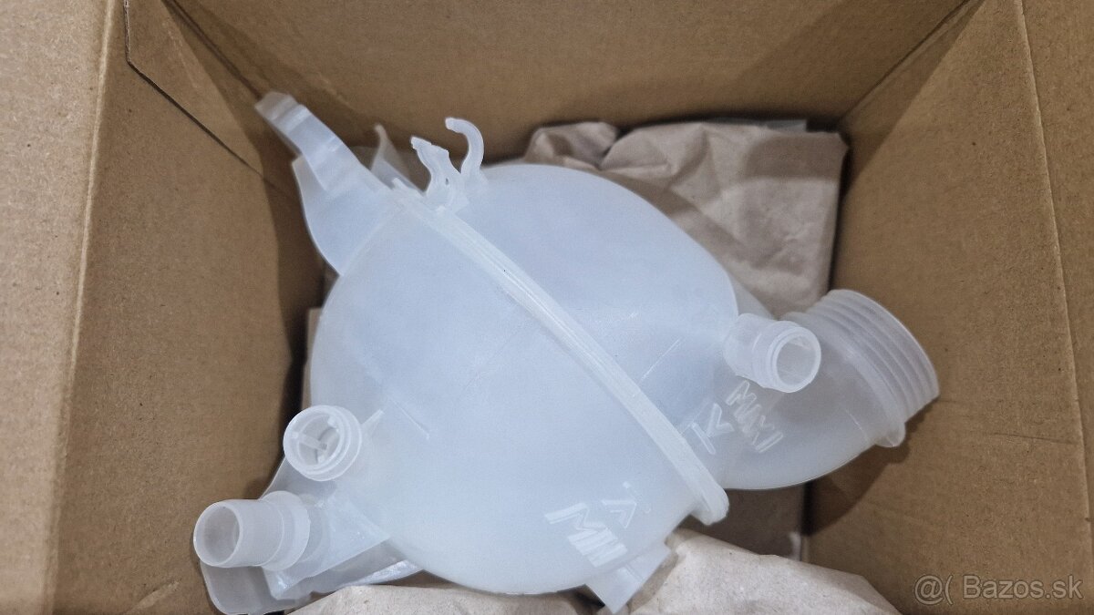 Vyrovnávacia nádobka chladiacej kvapaliny - 2