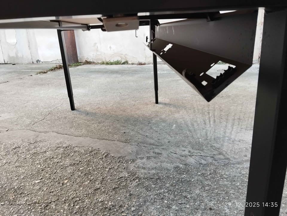 Predám profesionálne kancelárske stoly zn. BENE - 2