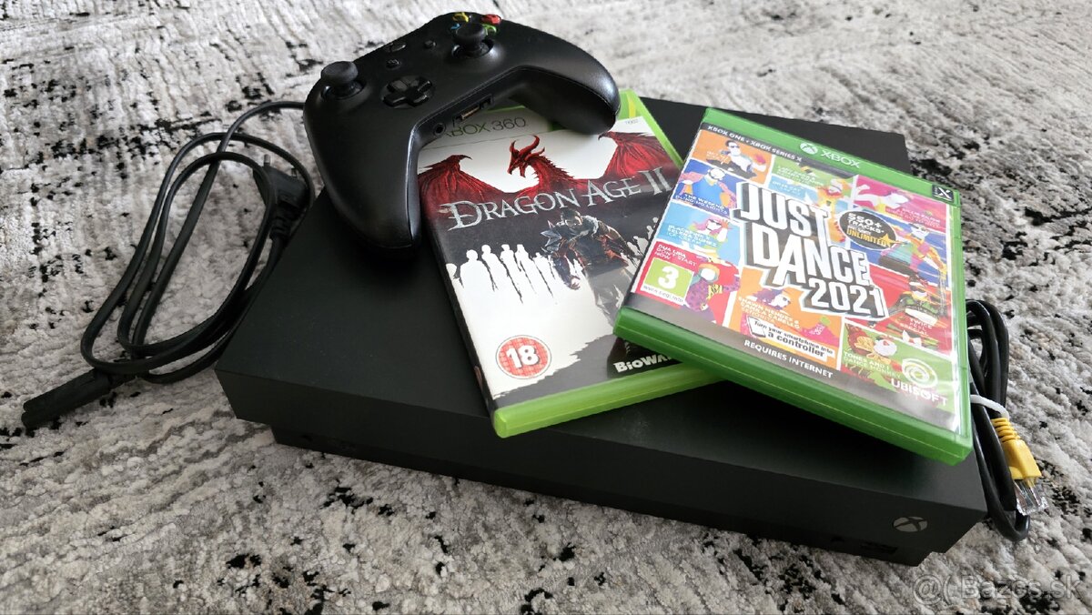 XBOX One X 1TB + XBOX controller & prisl. + TV - 2
