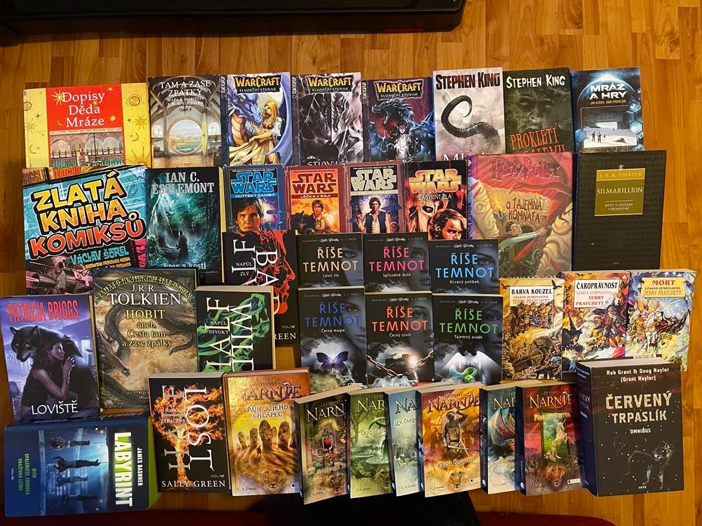 Hobit,Pratchett,Labyrint,Star Wars,Narnie,Half Bad,Caraval - 2