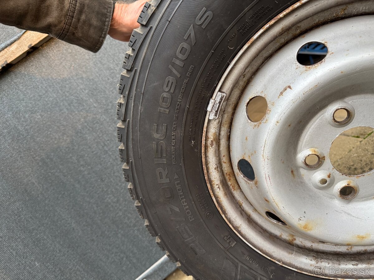 Nokian Gumy 215/70 R15 - 2