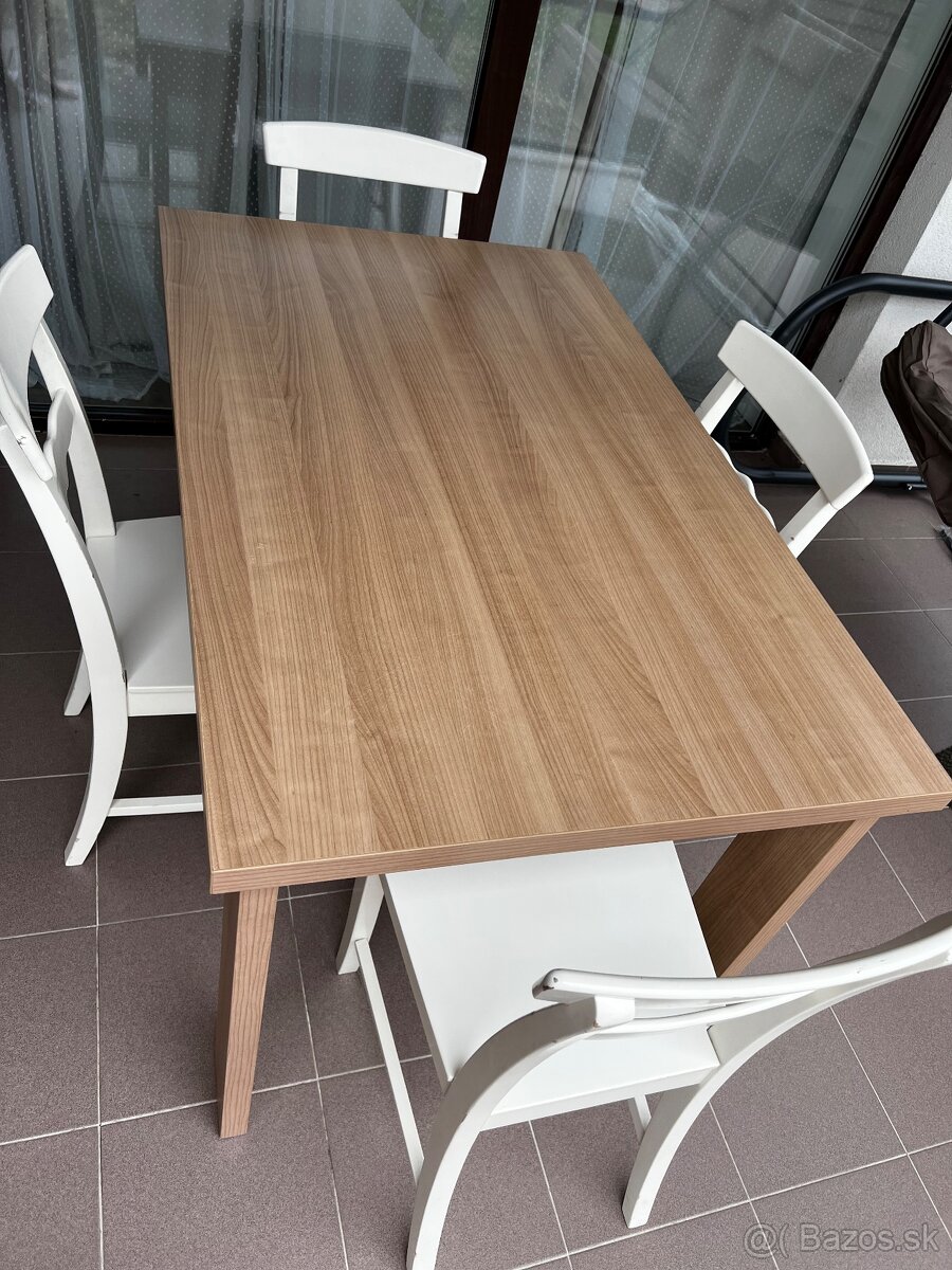 Stôl a stoličky - 2
