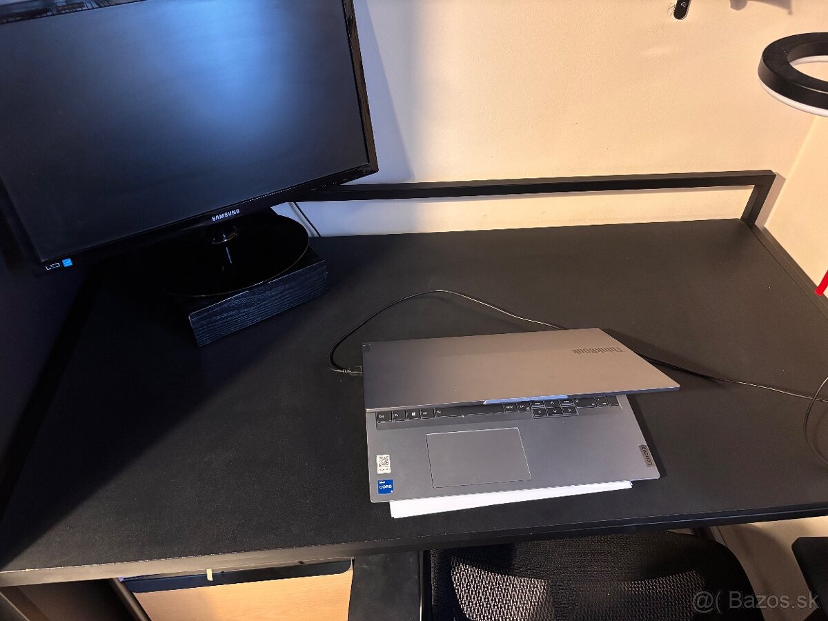 Kancelárska stolička a pracovný stôl - 2