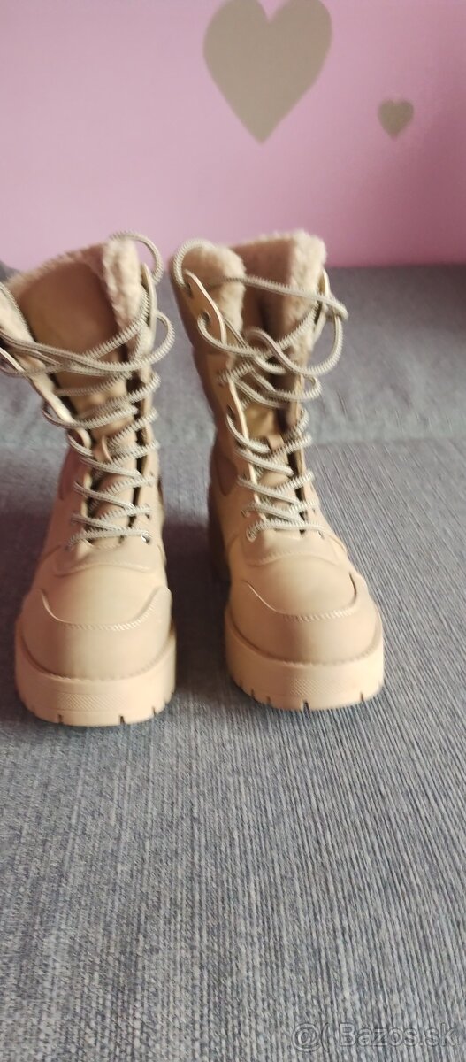 Béžové dámske zimné zateplené topánky - 2