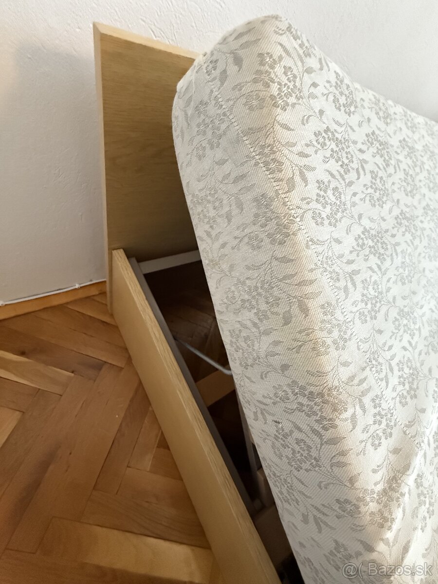 Lamelová manželská postel. - 2