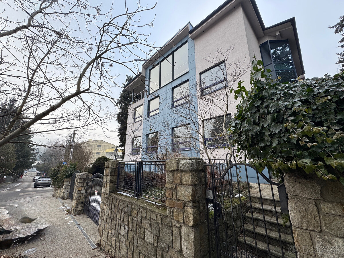 Administratívna budova v TOP lokalite Bratislavy - 2