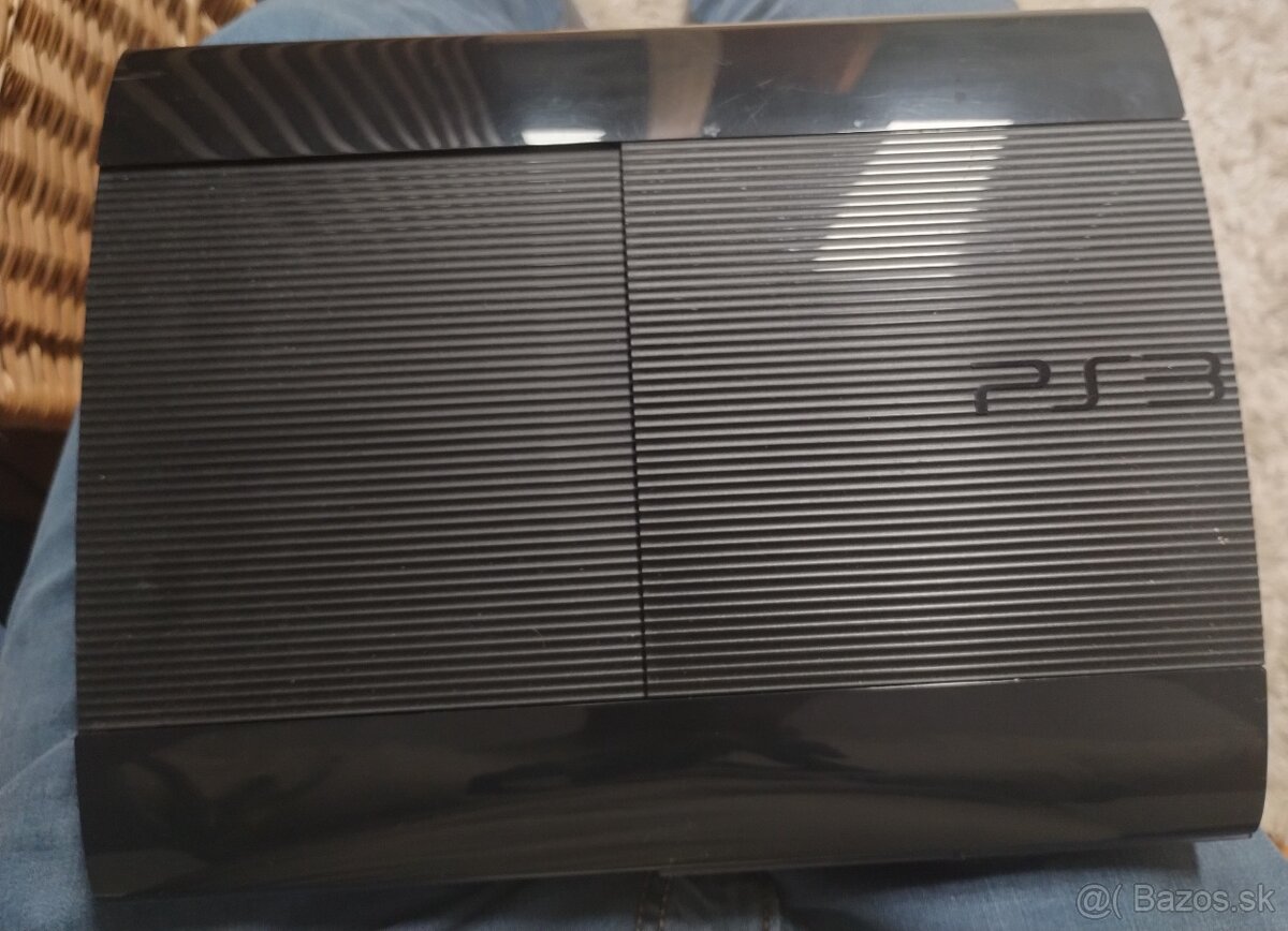 PS3 super slim - 2