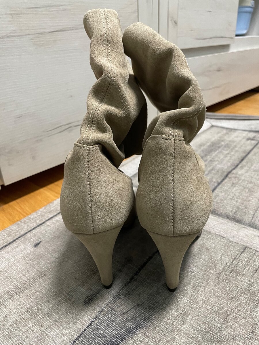 Vysoké čižmy na podpätku - 2