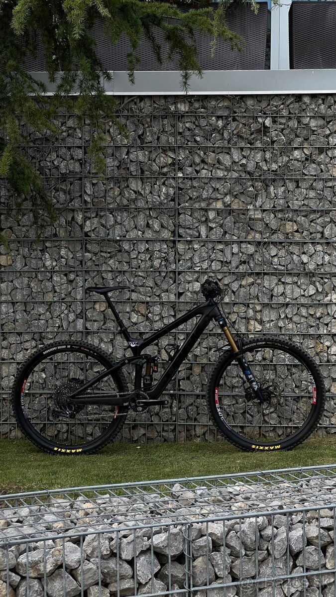 Trek Slash 9.8 Carbon Fox Factory Kashima - 2