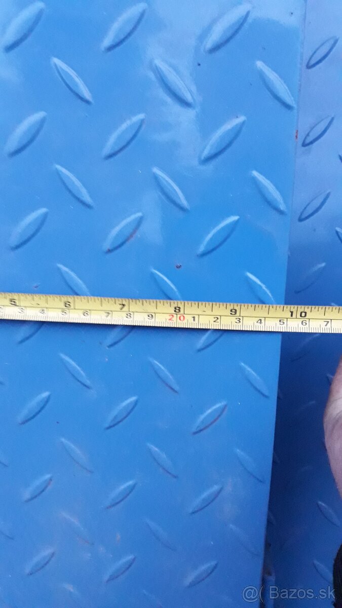 Predám masívne ocelové schodisko - 2