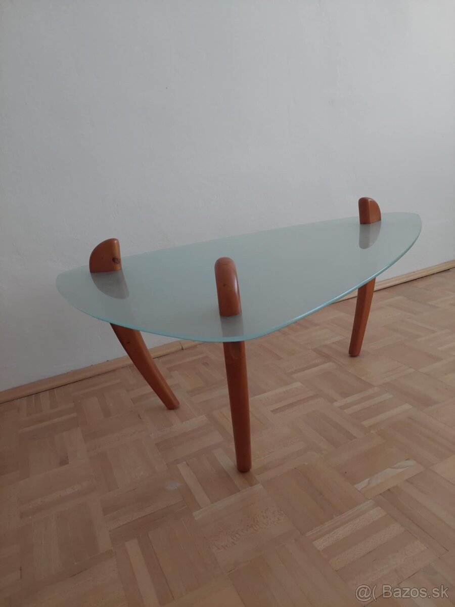 Predam konferencny stolik - 2
